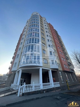 
   Продам 3-комнатную, 151.4 м², 8 Марта ул

. Фото 2.