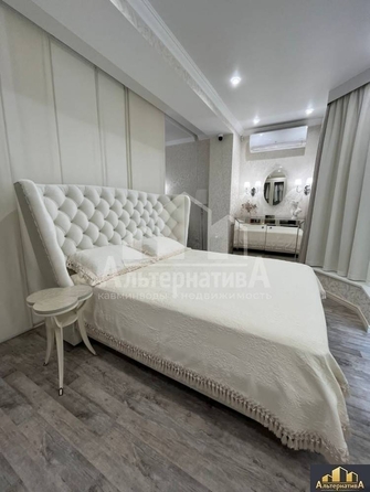 
   Продам 2-комнатную, 71 м², Декабристов ул

. Фото 1.