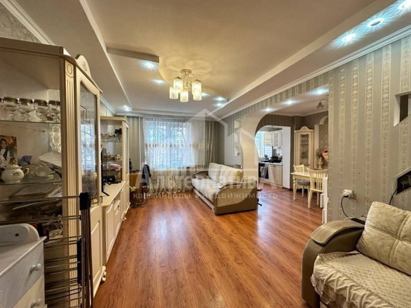 
  Продается 4-комн. квартира, 90 м², Красивая ул
. Фото 2.