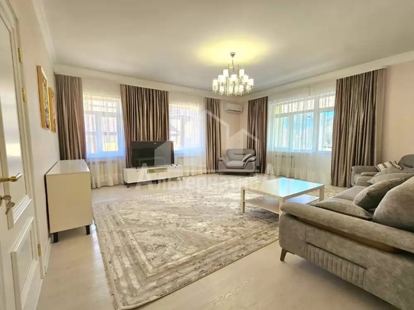 
  Продается 3-комн. квартира 145.7 м². Фото 1.