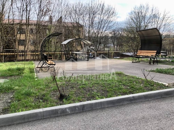 
  Продается 1-комн. квартира, 42 м², Кленовая роща ул
. Фото 4.