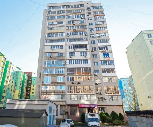 
   Продам 2-комнатную, 76 м², 2-я Краснодарская ул, д 143

. Фото 1.