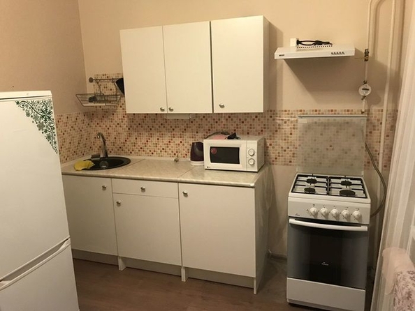 
   Продам 1-комнатную, 37 м², Северная Звезда ул

. Фото 6.