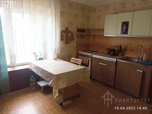 
   Продам 2-комнатную, 50 м², Добровольского пл, 8/1

. Фото 2.