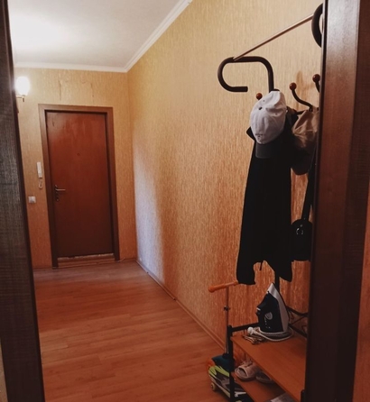 
   Продам 3-комнатную, 63 м², Думенко ул, 1/2

. Фото 2.