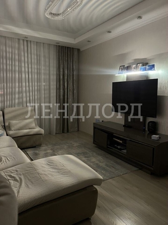 
   Продам 3-комнатную, 100 м², Добровольского пл, 1/1

. Фото 5.