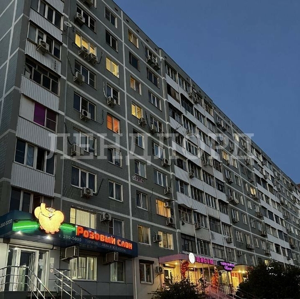 
   Продам 3-комнатную, 64.4 м², Комарова б-р, 24

. Фото 5.