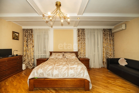 
   Продам 4-комнатную, 120 м², Красноармейская ул, 210/117

. Фото 2.