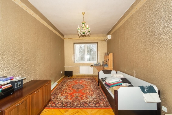 
   Продам 4-комнатную, 170 м², Королева пл, 16А

. Фото 1.