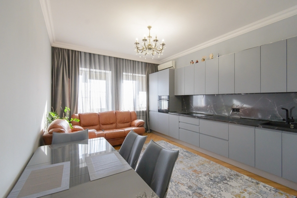 
   Продам 3-комнатную, 80 м², Варфоломеева ул, 222А

. Фото 1.