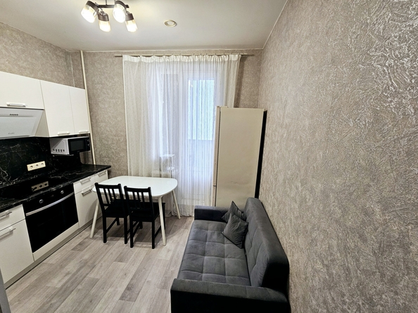 
   Продам 1-комнатную, 38 м², Жданова ул, 7/33

. Фото 3.