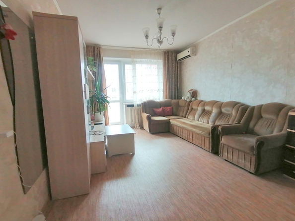 
   Продам 2-комнатную, 53 м², 2-я Краснодарская ул, 145

. Фото 1.