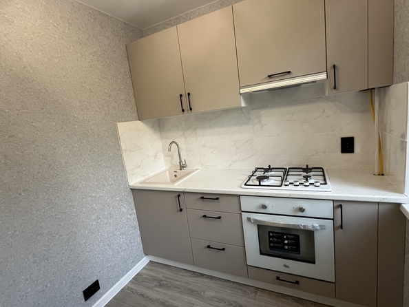 
   Продам 2-комнатную, 48 м², Коммунистический пр-кт, 33

. Фото 2.
