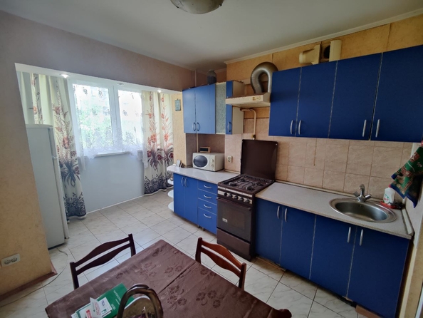 
   Продам 2-комнатную, 52.2 м², Комарова б-р, 10

. Фото 1.