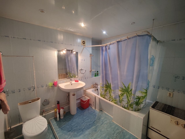 
   Продам 2-комнатную, 52.2 м², Комарова б-р, 10

. Фото 3.