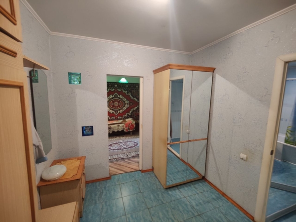 
   Продам 2-комнатную, 52.2 м², Комарова б-р, 10

. Фото 4.