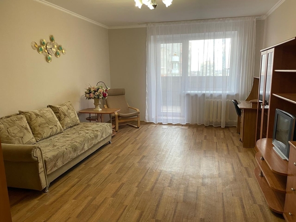 
   Продам 2-комнатную, 74 м², 339-й Стрелковой Дивизии ул, 19

. Фото 3.