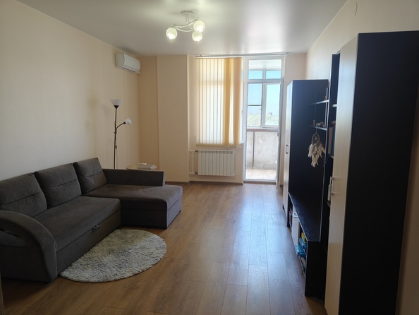 
   Продам 3-комнатную, 70.1 м², Комарова ул, 132

. Фото 1.