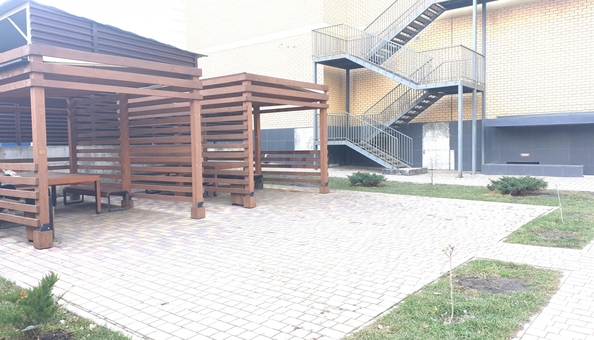 
   Продам 3-комнатную, 83 м², Ларина ул, 45

. Фото 4.