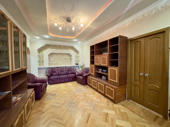 
   Продам 3-комнатную, 69 м², 28-я линия ул, 59

. Фото 4.