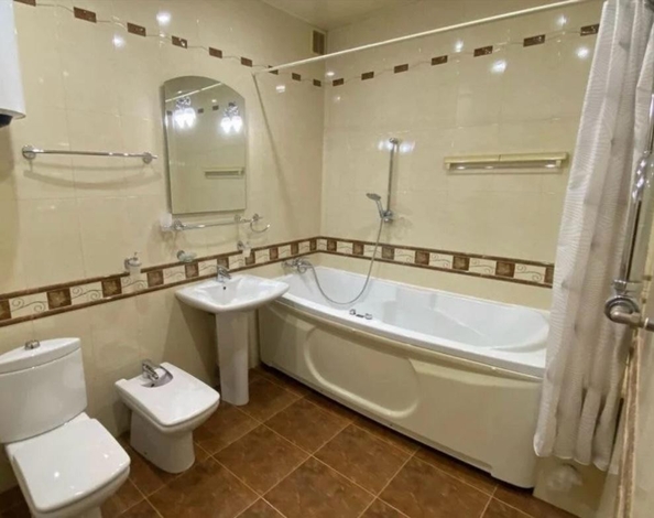 
   Продам 2-комнатную, 91.8 м², Жмайлова ул, 27

. Фото 6.