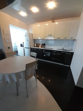 
   Продам 3-комнатную, 82 м², 339-й Стрелковой Дивизии ул, 5/60б

. Фото 3.