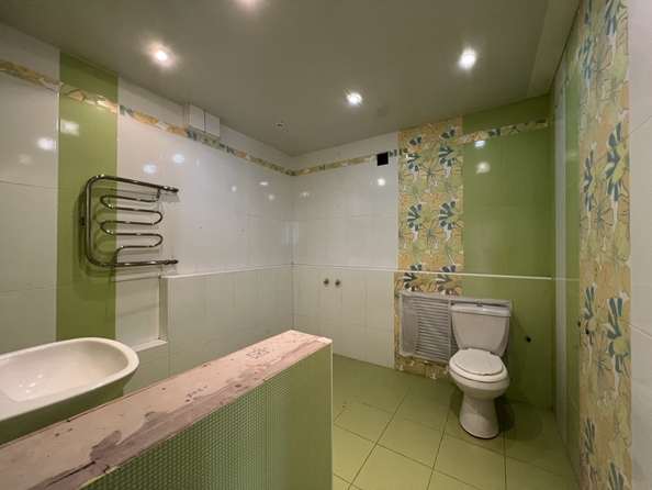 
   Продам 4-комнатную, 83 м², 40-летия Победы пр-кт, 37

. Фото 12.
