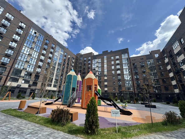 
   Продам 2-комнатную, 59 м², 40-летия Победы пр-кт, 111

. Фото 1.