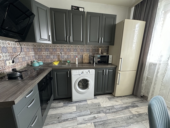 
   Продам 1-комнатную, 39 м², Малиновского ул, 76

. Фото 6.
