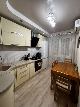 
   Продам 3-комнатную, 64 м², Комарова б-р, 11/3

. Фото 1.