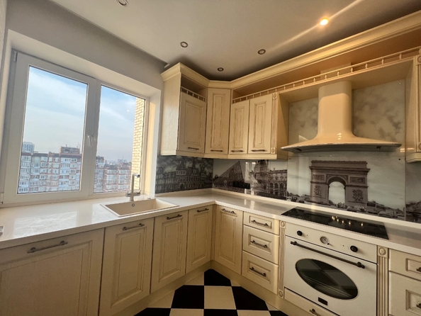 
  Продается 4-комн. квартира, 200 м², Соборный пер, д. 90
. Фото 27.