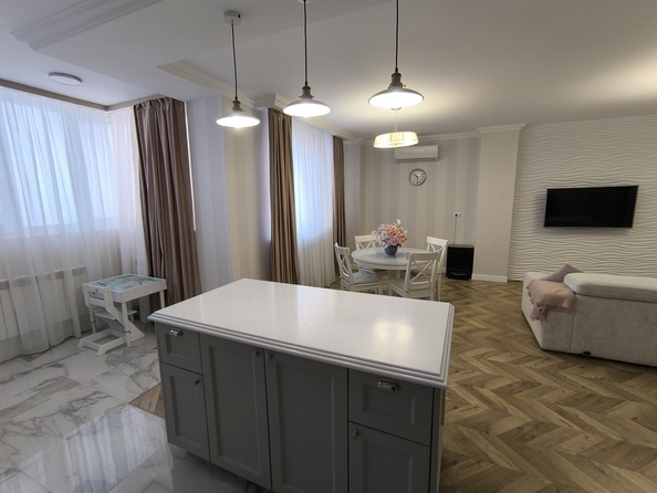 
  Продается 2-комн. квартира, 72 м², Творческая ул, д. 7
. Фото 6.