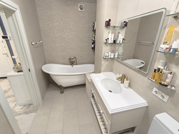 
  Продается 2-комн. квартира, 72 м², Творческая ул, д. 7
. Фото 14.
