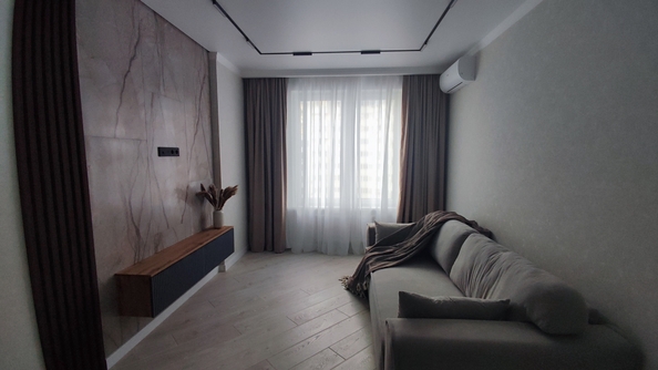 
  Продается 3-комн. квартира, 60 м², Жмайлова ул, д. 19
. Фото 1.