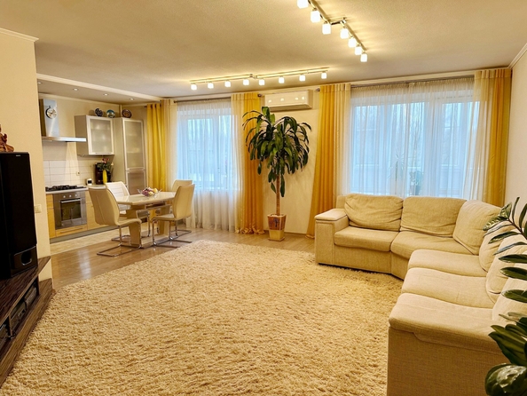 
  Продается 2-комн. квартира, 80.6 м², Закруткина ул, д. 70/2
. Фото 1.