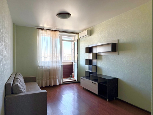 
  Продается 1-комн. квартира, 38 м², Платова б-р, д. 20/17
. Фото 2.