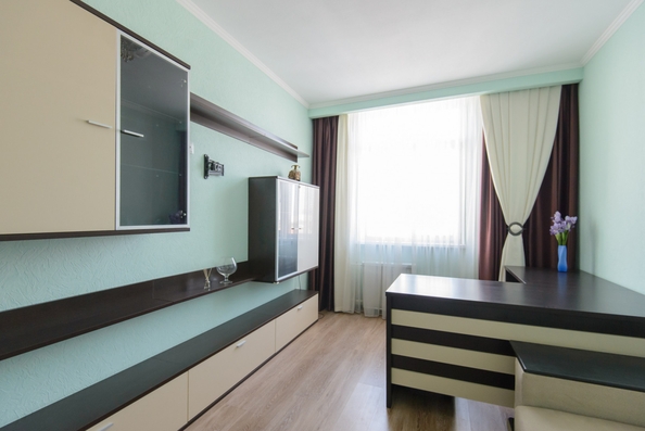 
  Продается 4-комн. квартира, 125.6 м², Комарова ул, д. 131а
. Фото 10.