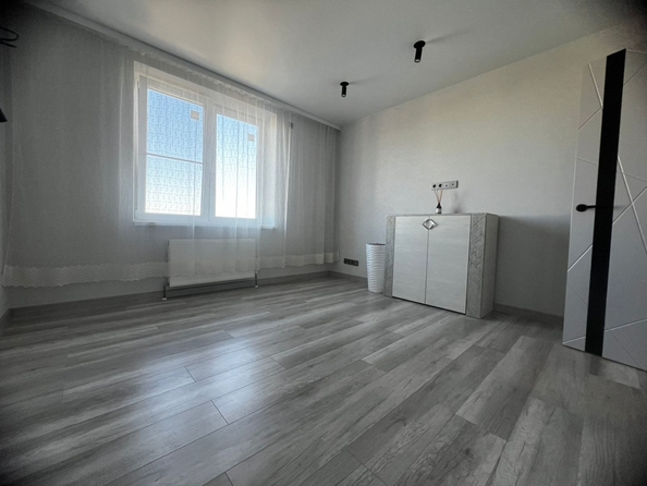 
  Продается 2-комн. квартира, 65.6 м², 2-я Краснодарская ул, д. 169б
. Фото 5.