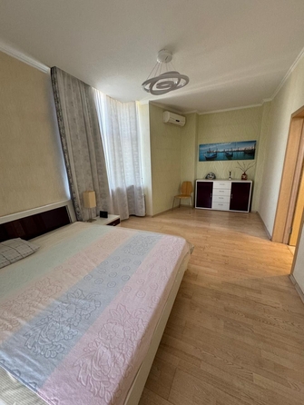 
  Продается 2-комн. квартира, 85 м², 2-я Краснодарская ул, д. 135а
. Фото 4.