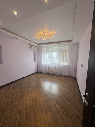 
  Продается 2-комн. квартира, 70 м², Зорге ул, д. 11
. Фото 2.