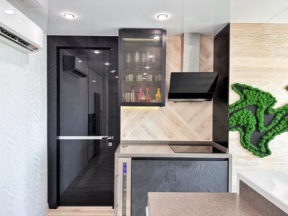 
  Продается 4-комн. квартира, 105 м², 23-я линия ул, д. 6
. Фото 10.