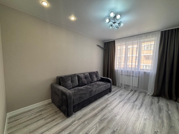 
  Продается 1-комн. квартира, 40 м², Комарова б-р, д. 1
. Фото 1.