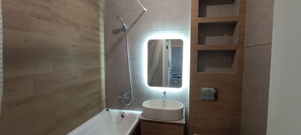 
  Продается 2-комн. квартира, 62 м², Комарова б-р, д. 1е
. Фото 11.