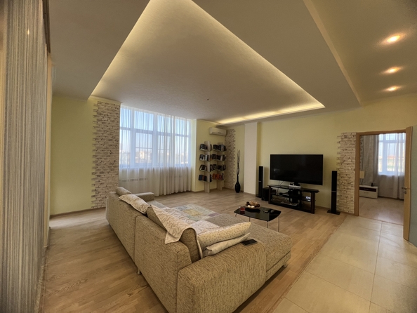 
  Продается 2-комн. квартира, 85 м², 2-я Краснодарская ул, д. 135
. Фото 3.