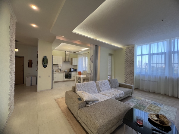 
  Продается 2-комн. квартира, 85 м², 2-я Краснодарская ул, д. 135
. Фото 5.