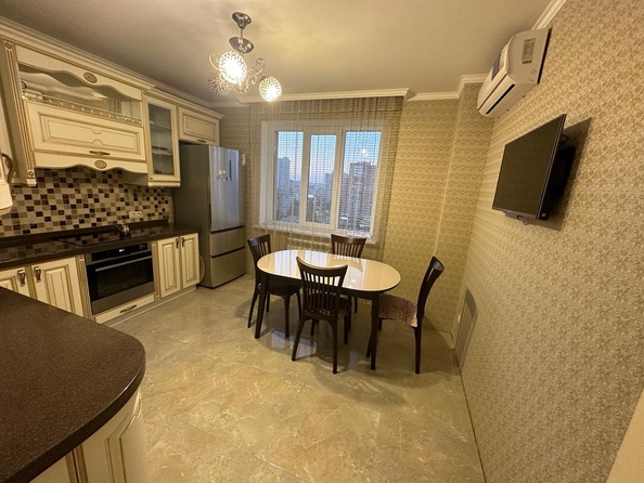 
  Продается 3-комн. квартира, 95 м², Адыгейская ул, д. 30
. Фото 1.