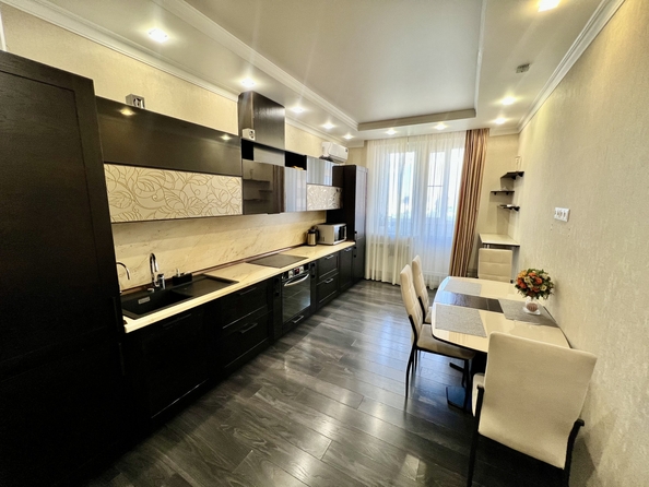 
  Сдается 3-комн. квартира, 104 м², Пацаева ул, д. 16/1
. Фото 1.