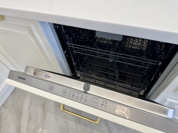 
  Продается 4-комн. квартира, 130 м², Островского пер, д. 92
. Фото 5.