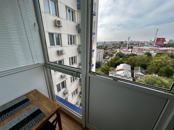 
  Продается 2-комн. квартира, 60.9 м², Закруткина ул, д. 61
. Фото 7.
