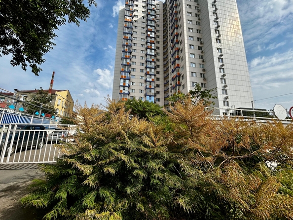 
  Продается 2-комн. квартира, 60.9 м², Закруткина ул, д. 61
. Фото 12.